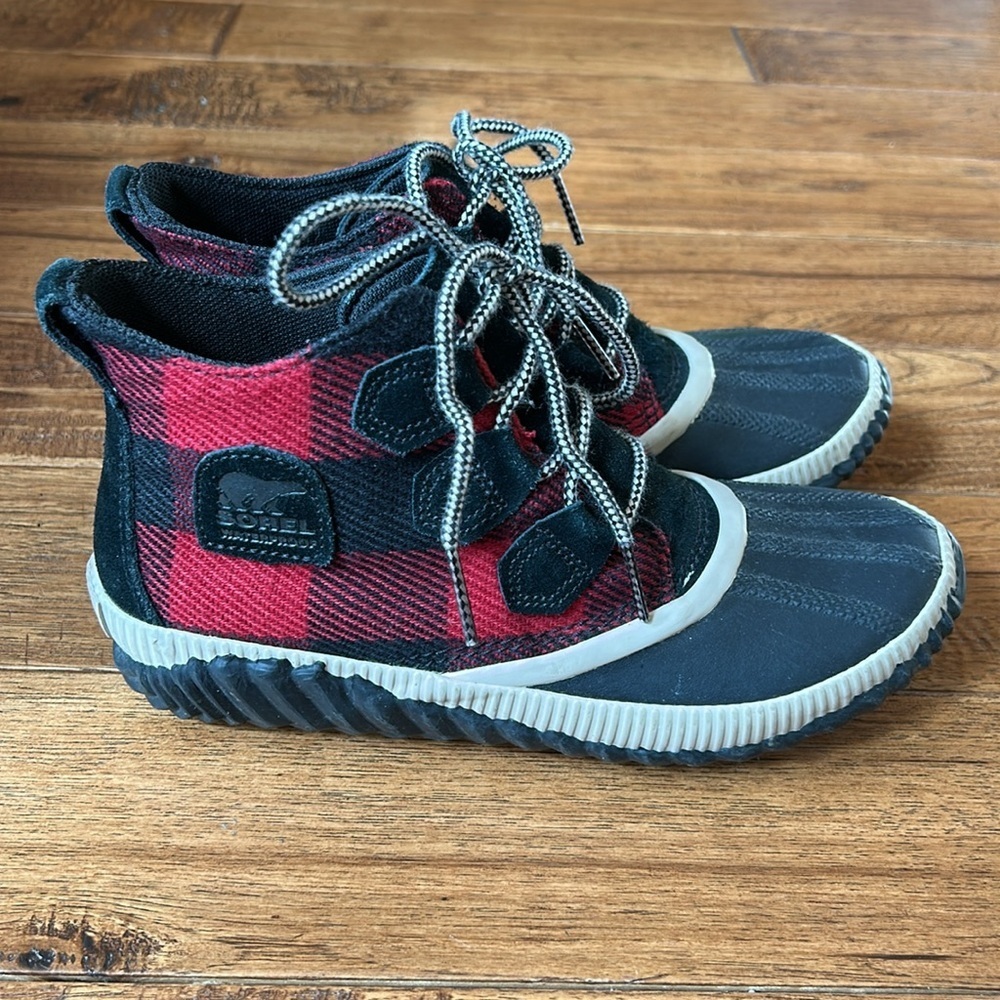 Sorel Black and Red Winter Boots